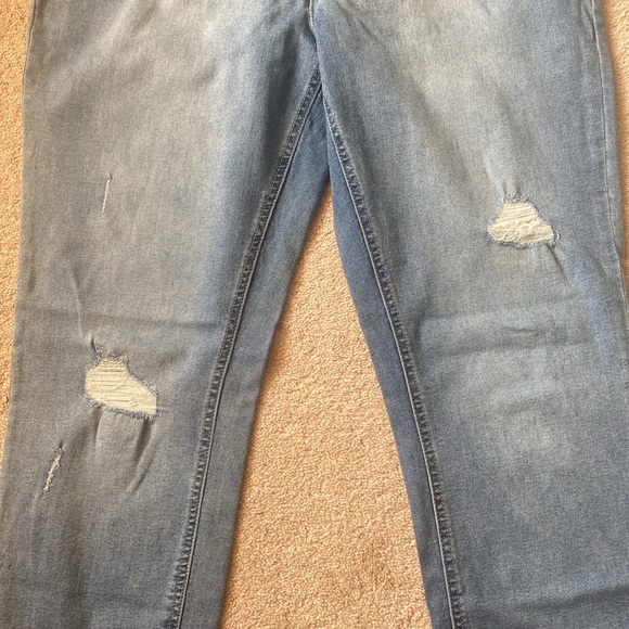 Kenneth Cole distressed frayed hem ankle jean, light to medium wash size 14 - Picture 3 of 7